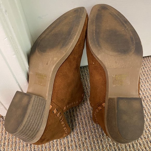 Womens Ladies Brown Faux Suede Low Heel Ankle Boots Booties Size 8.5 - Picture 2 of 3